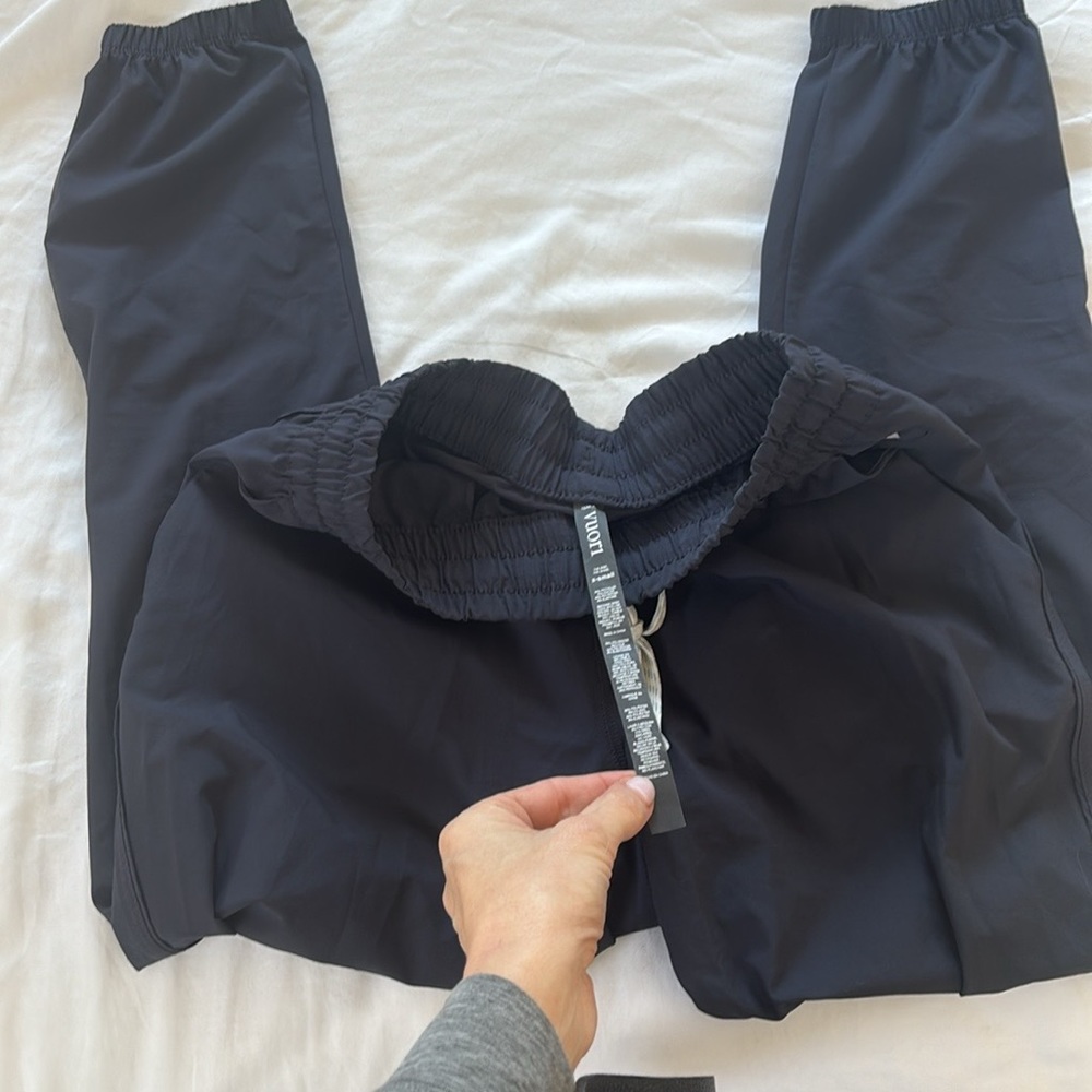 Vuori like new dark gray joggers